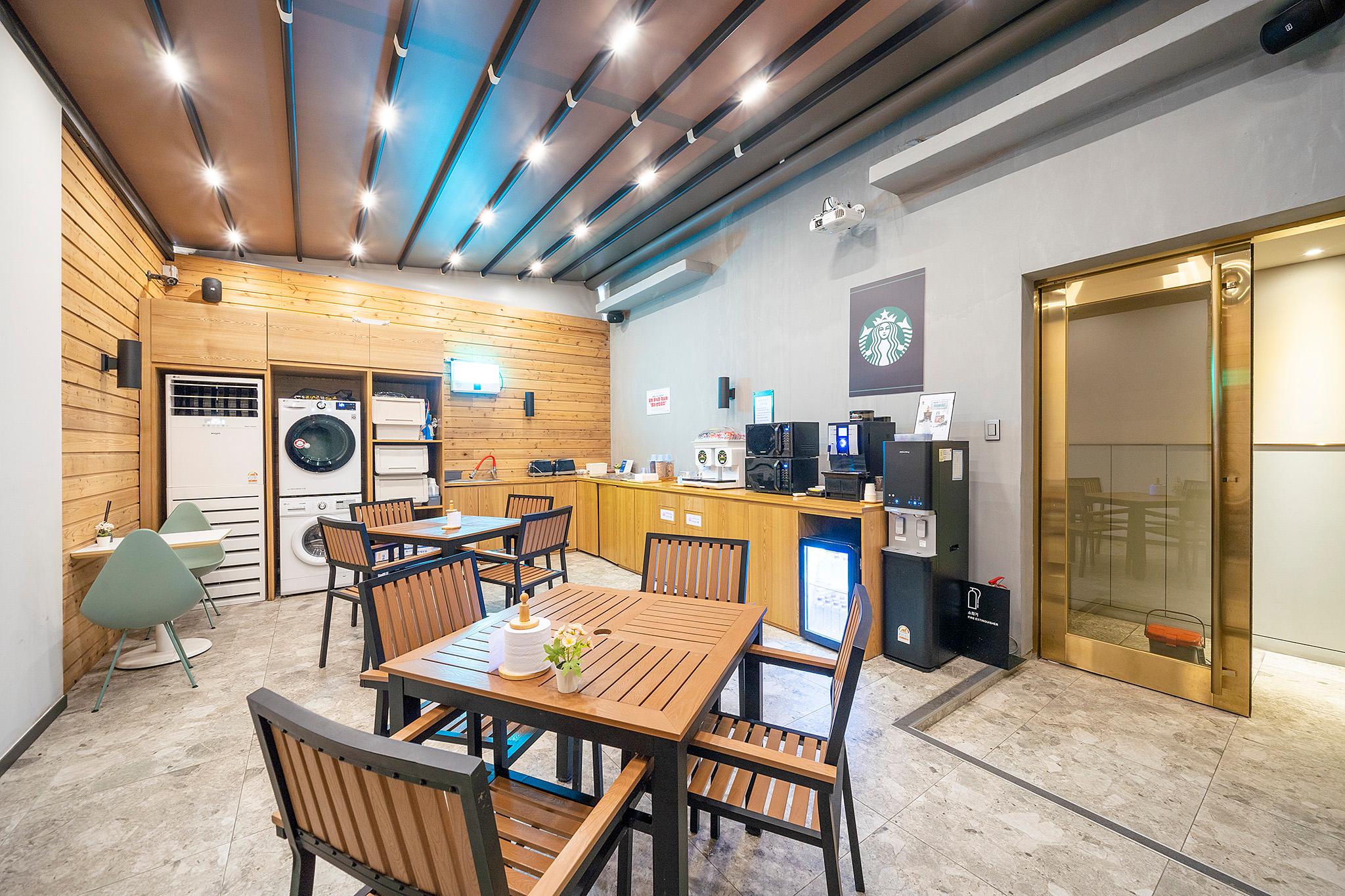 충주 YAJA 충주역점 (Chungju YAJA Chungju Station Branch)