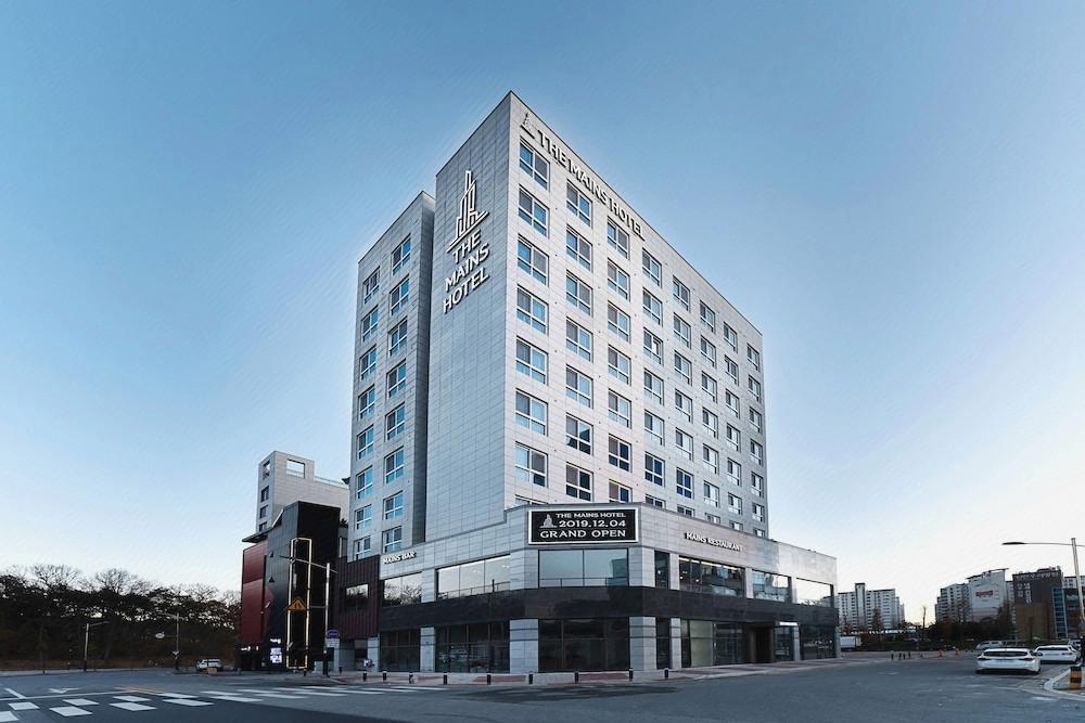 더 메인즈 호텔 (The Mains Hotel)