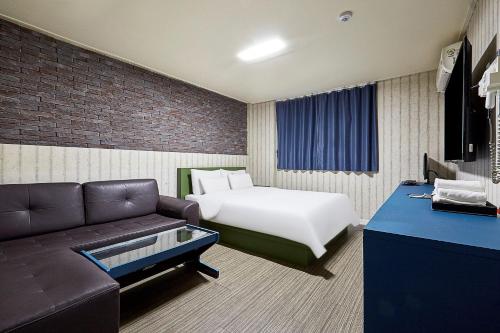 갤러리아 호텔 (Galleria Hotel)