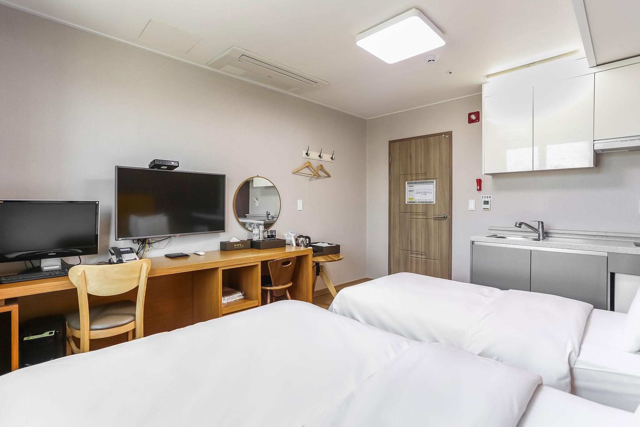화양강 호텔 (Hwayanggang Hotel)