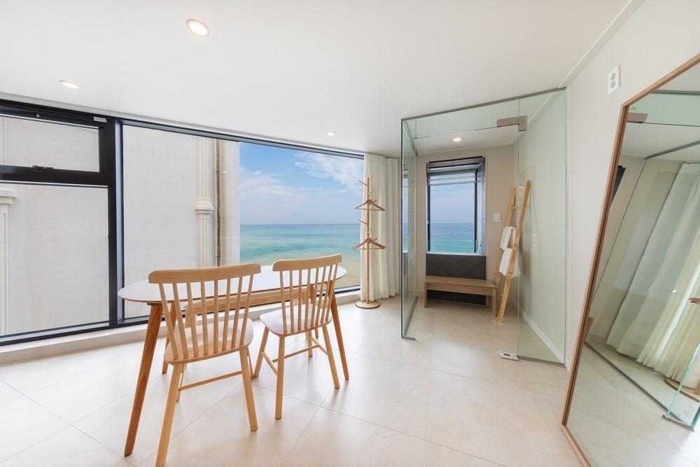 스테이올라 (Stayhola)