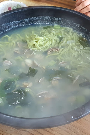 뽕잎해물칼국수