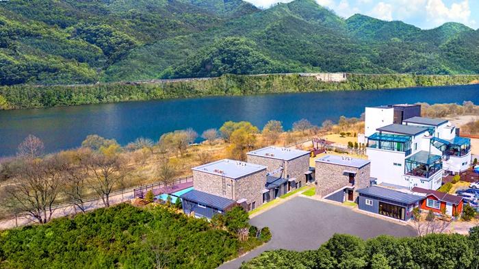 River North Pool Villa Pension