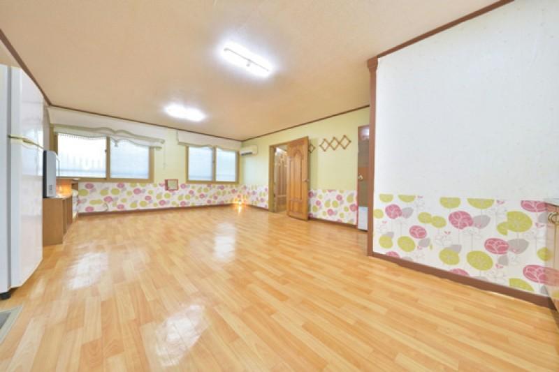 강촌 테마펜션 (Gangchon Theme Pension)