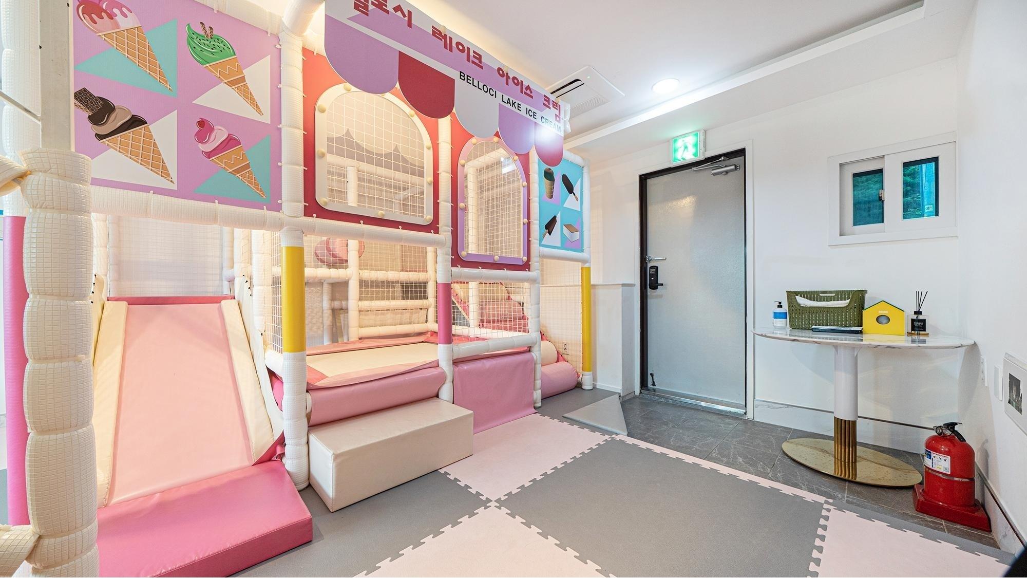 벨로시 레이크 풀빌라 (Gapyeong Belloci Lake Poolvilla)