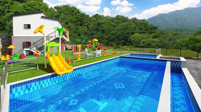 Totto Kids Pool Villa