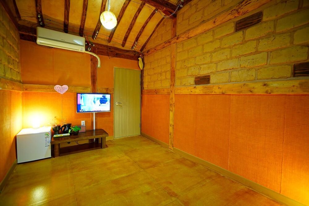 전주 한옥 마을 담소 (Jeonju Hanok Maeul Damso)