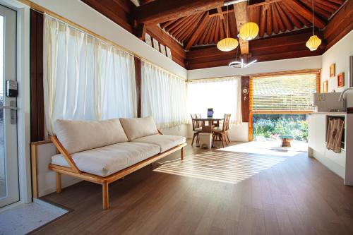 자하연 (Jahayeon Hanokstay)