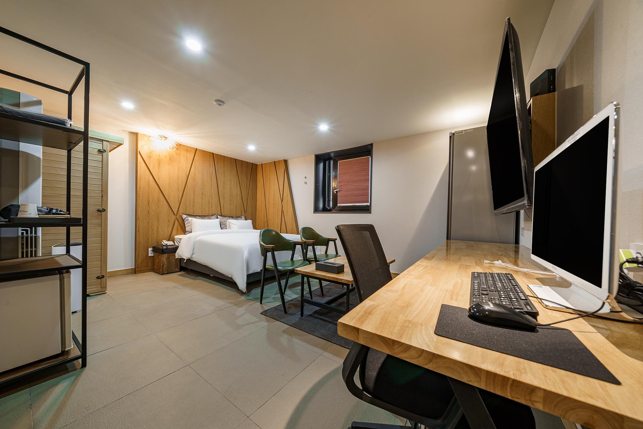 수원 시청 호텔 델 라고 (Suwon City Hall Hotel del Lago)