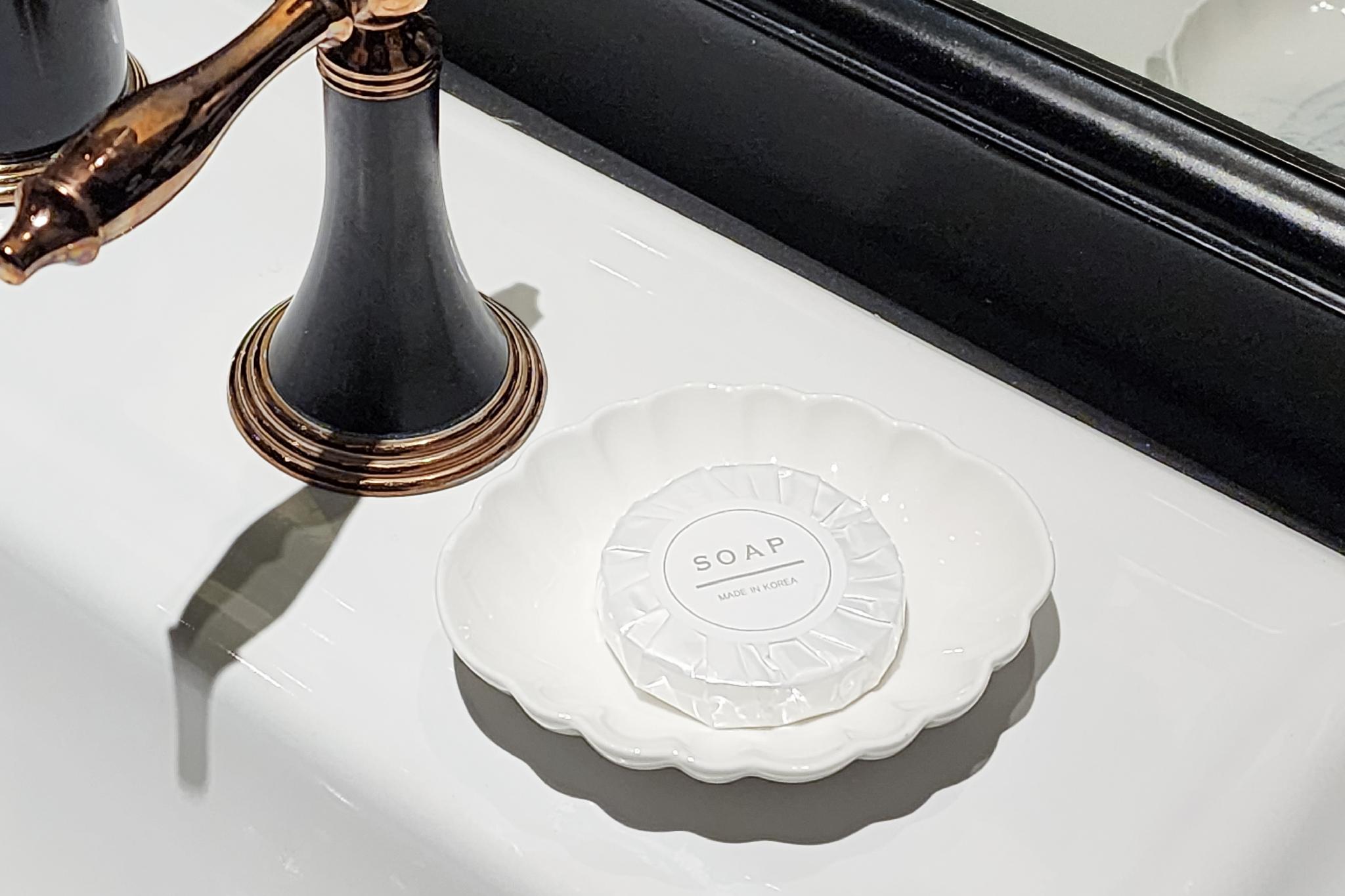 양평 호텔 문 (Yangpyeong Hotel Door)