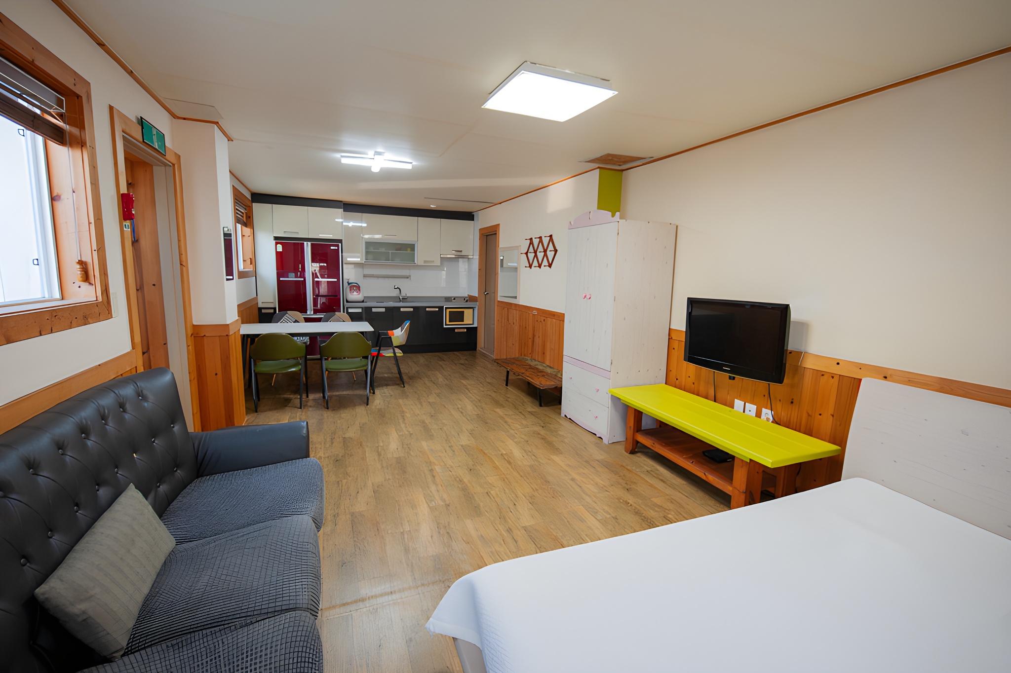 삼척 장호그린펜션 (Samcheok Jangho Green Pension)