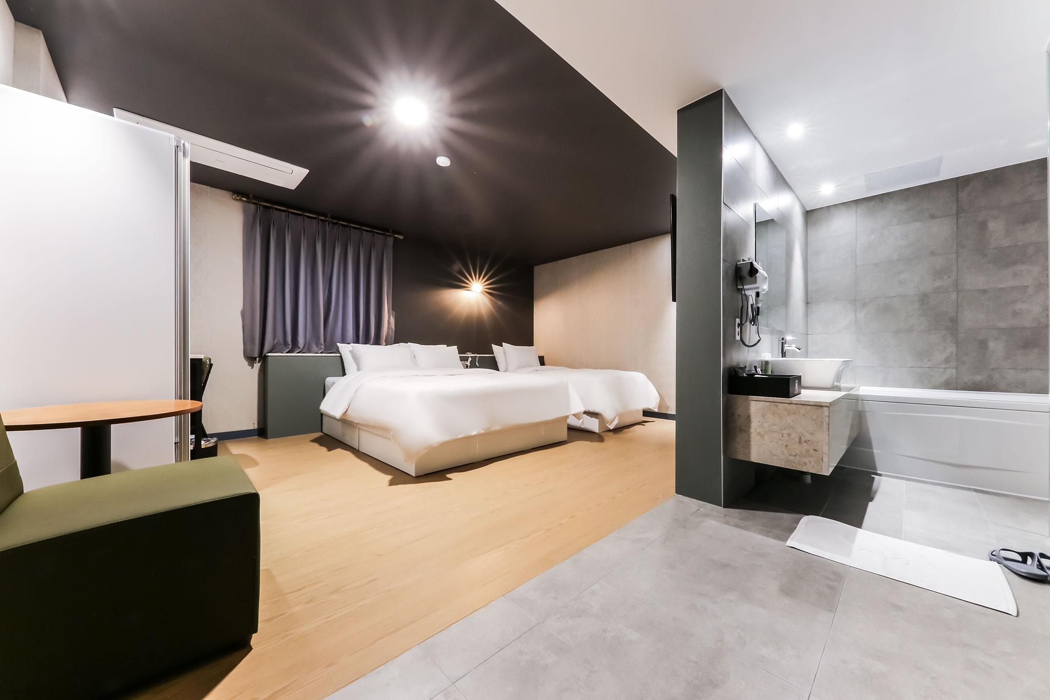 천안 성정동 월 (Cheonan Seongjeongdong Wall)