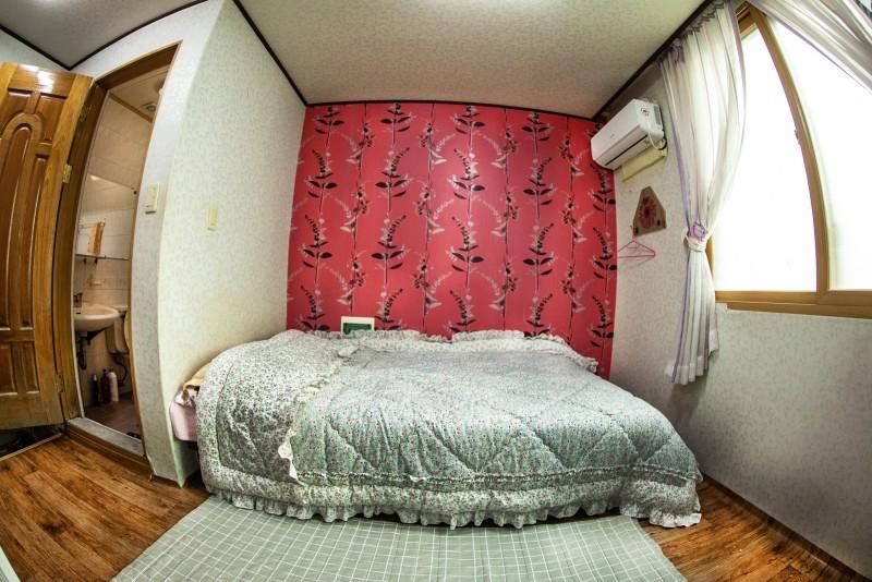 강촌 테마펜션 (Gangchon Theme Pension)