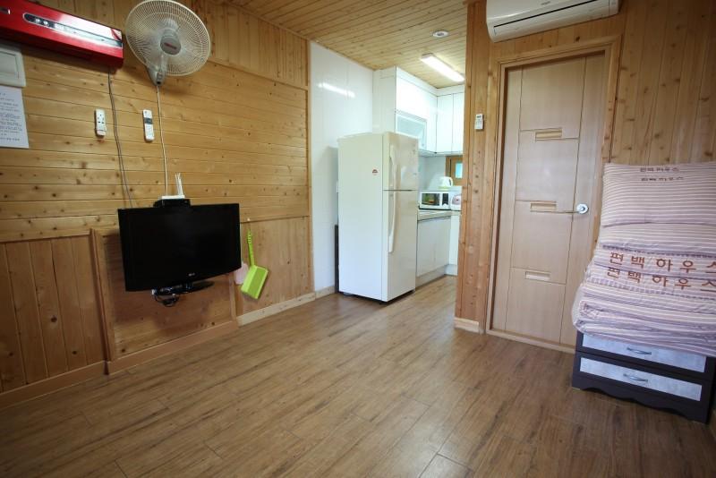 장성 축령산편백하우스펜션 (Jangseong Chungnyeongsan Pyeonbaek House Pension)