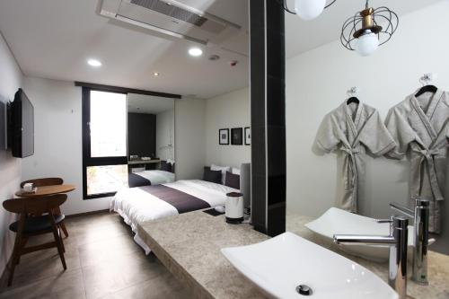 S앤 호텔 (S& Hotel)