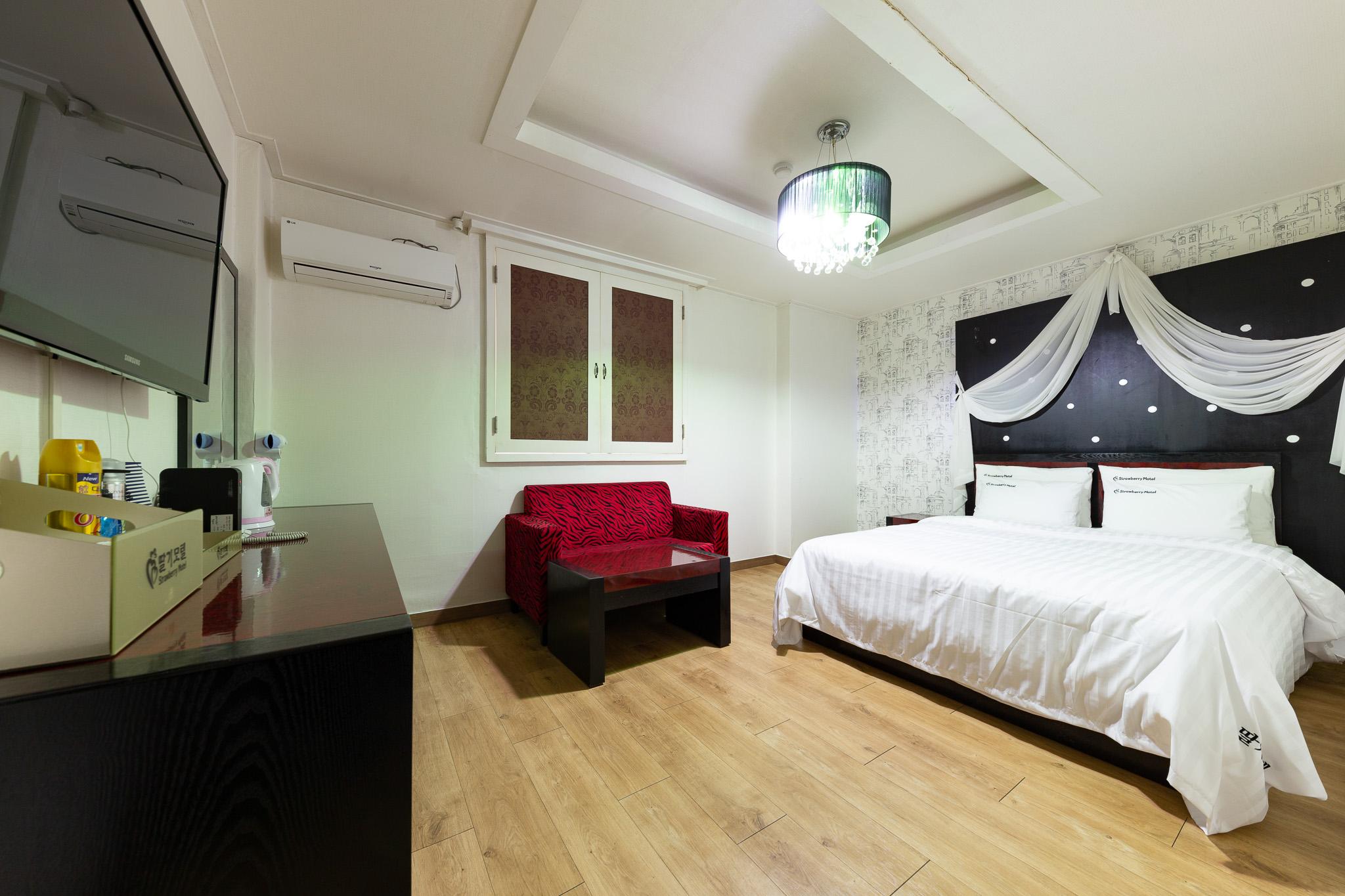 논산 딸기 (Nonsan strawberry)