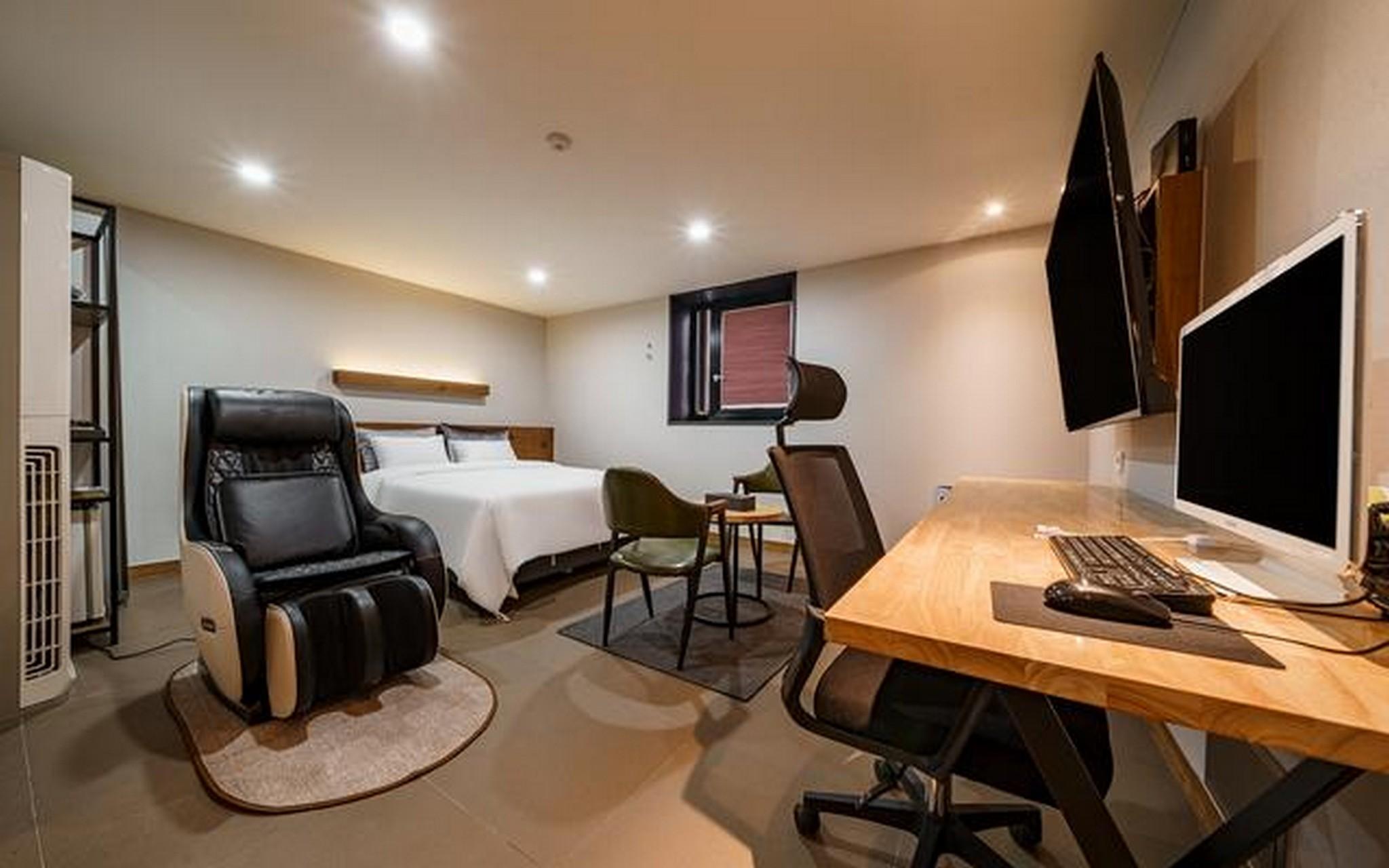 수원 시청 호텔 델 라고 (Suwon City Hall Hotel del Lago)