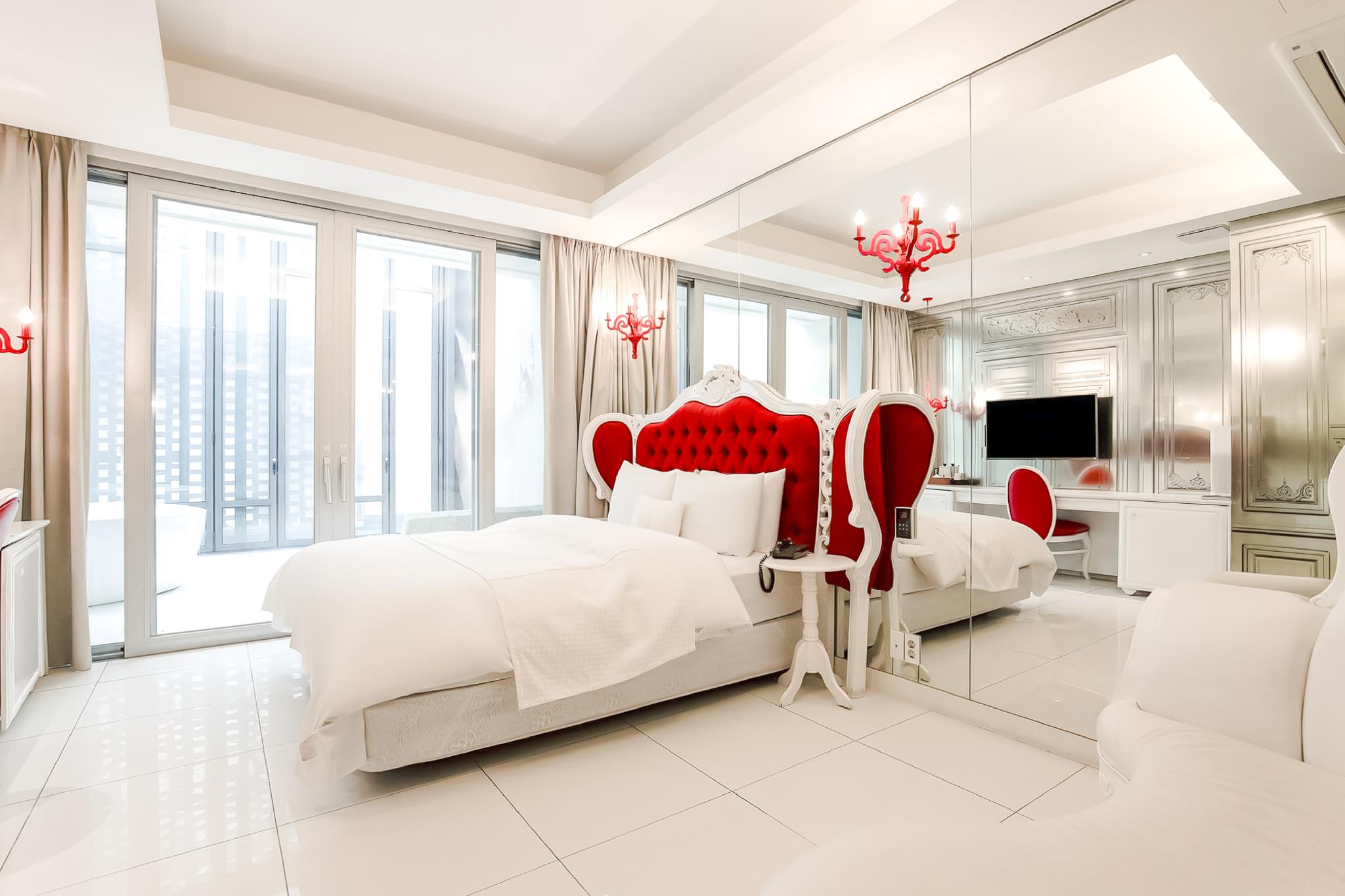 양평 호텔 문 (Yangpyeong Hotel Door)