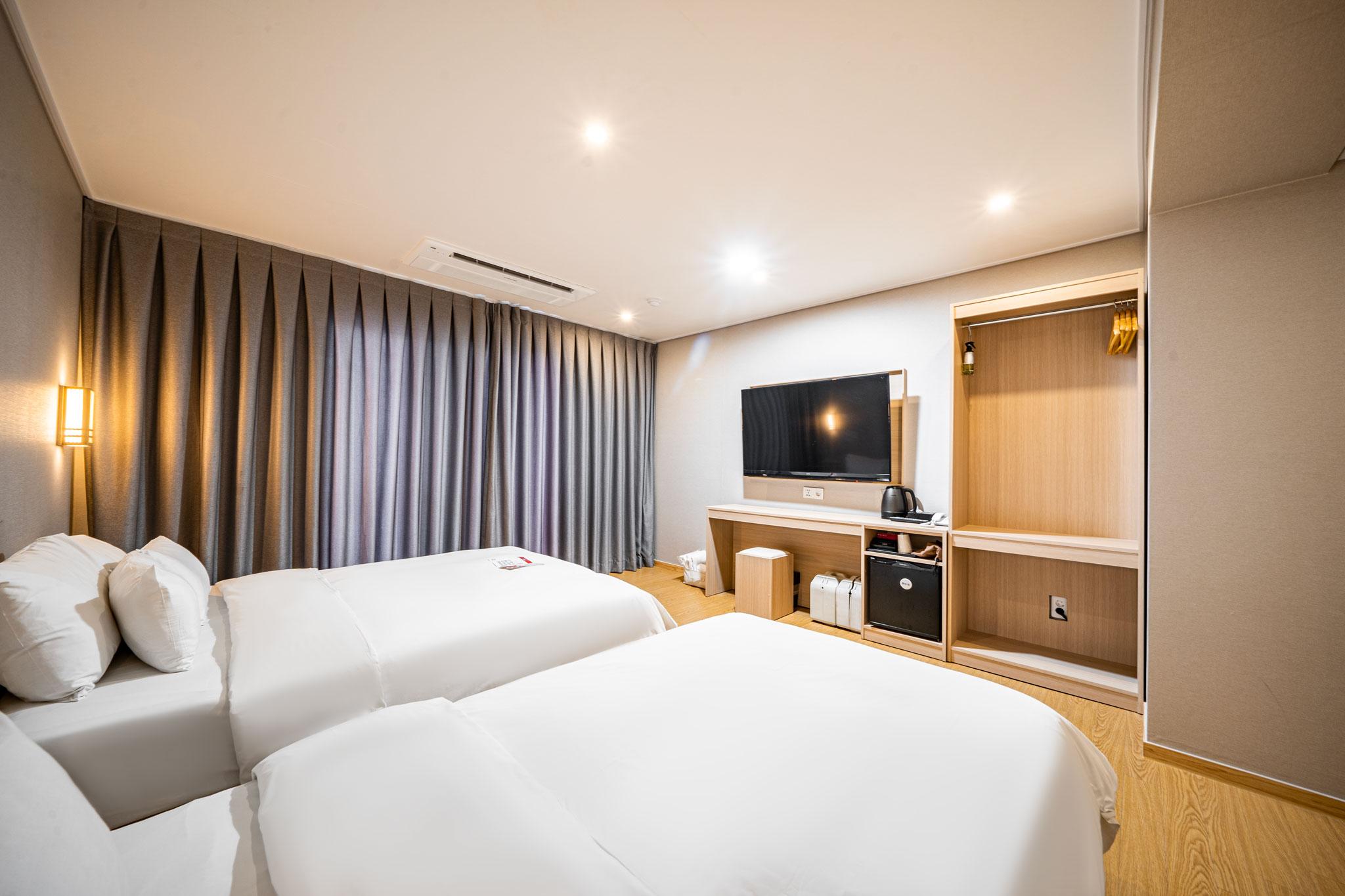 호텔 라자비 (Hotel raza b)