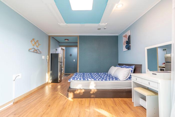 Conch Catching Dog Pension