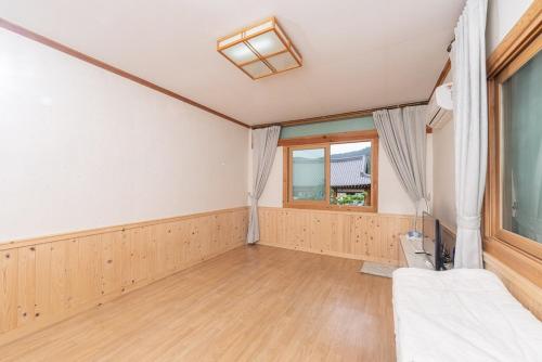 보성 신록 한옥 펜션 (Boseong Greenery Hanok Pension)