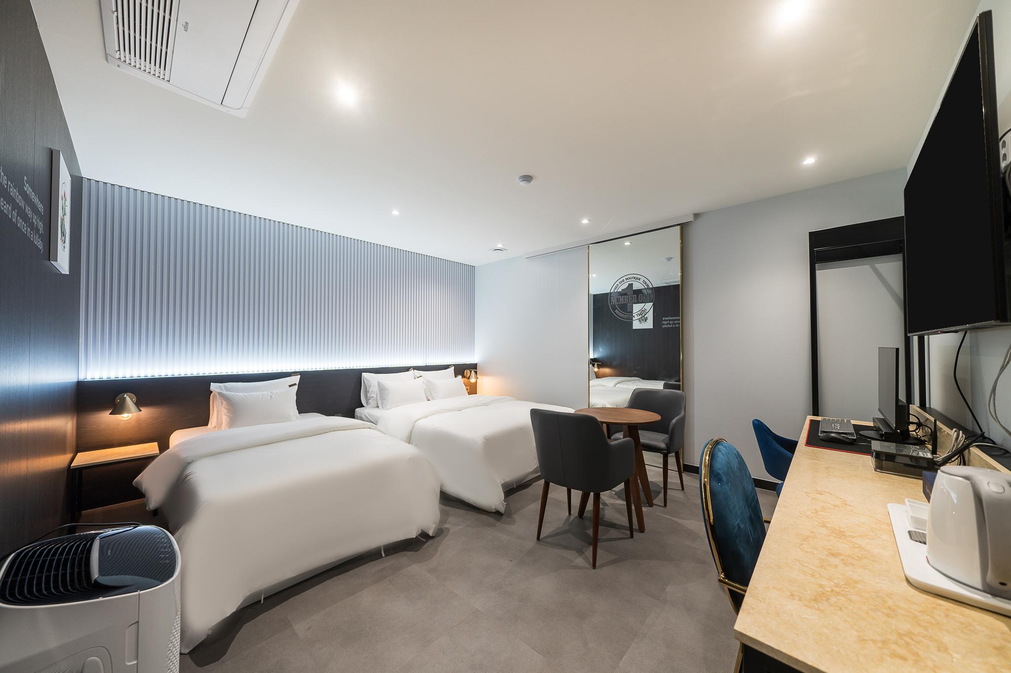 밀레니엄 호텔 (Hotel Millennium)