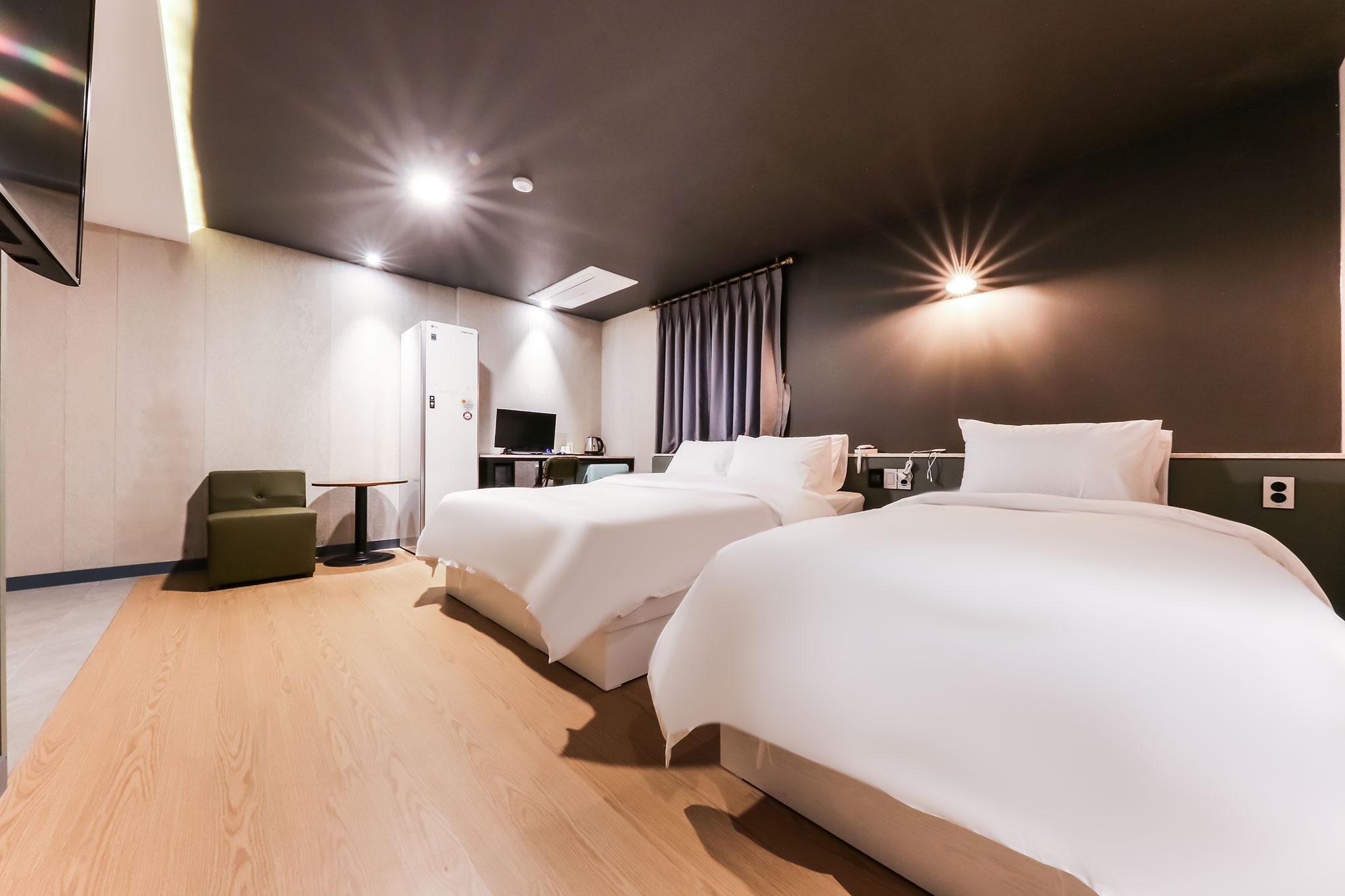 천안 성정동 월 (Cheonan Seongjeongdong Wall)