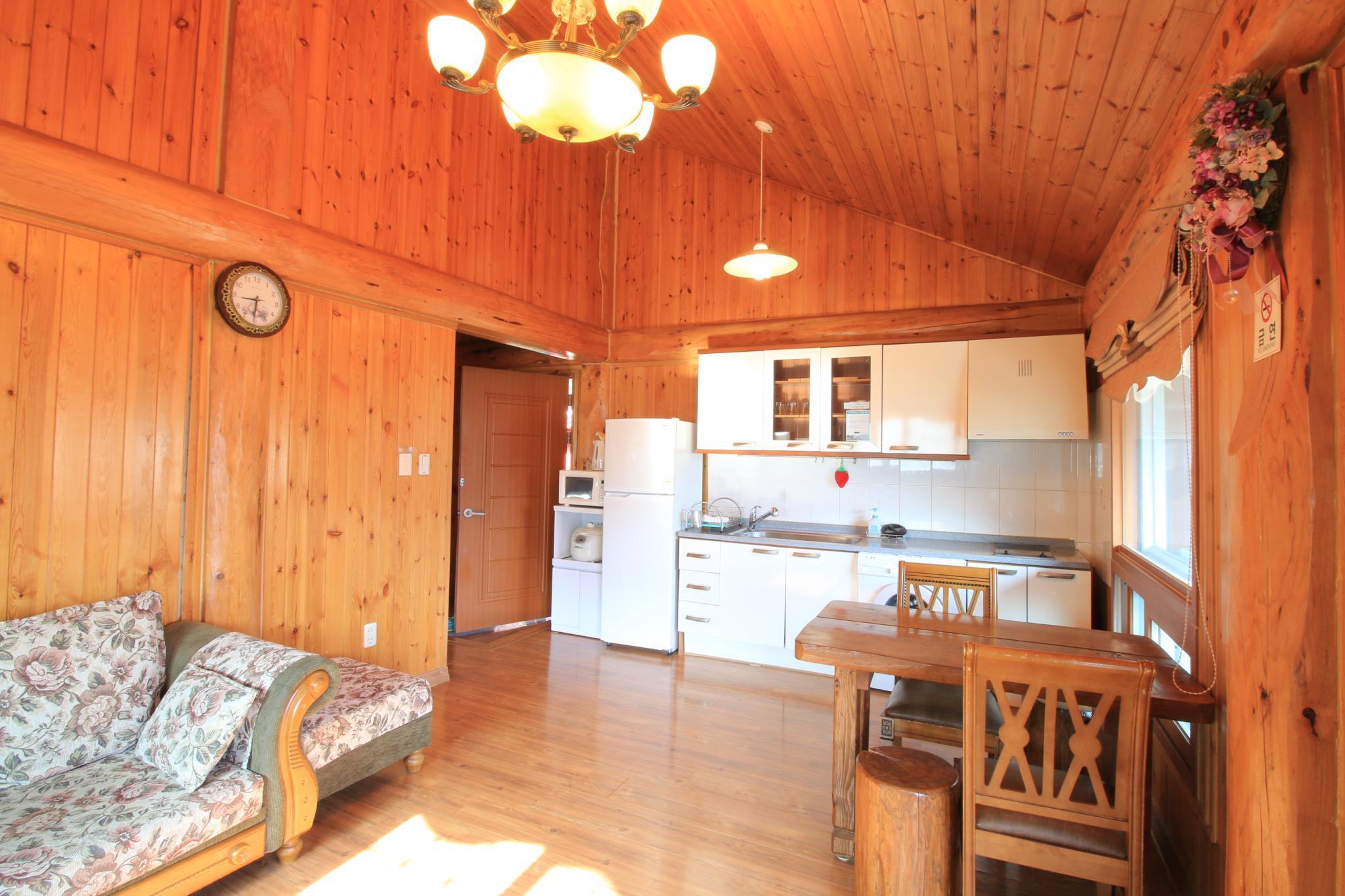 나오스 펜션 무주 (Naos Pension Muju)