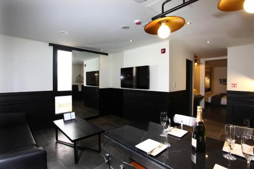 S앤 호텔 (S& Hotel)