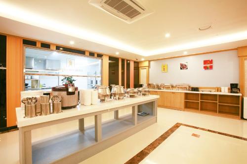 호텔 골든 힐 (Hotel Golden Hill)