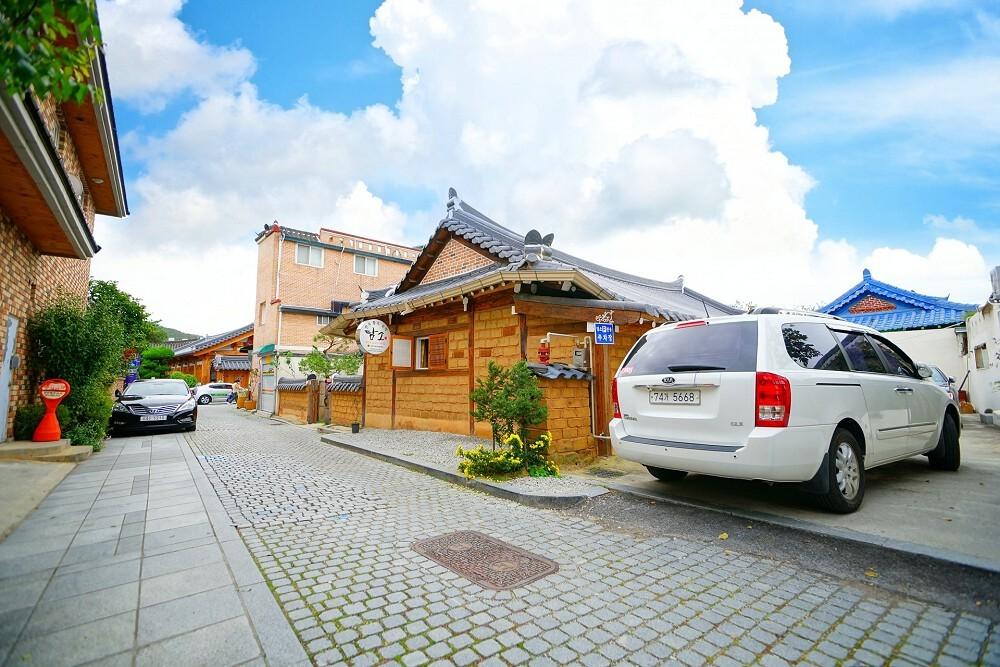 전주 한옥 마을 담소 (Jeonju Hanok Maeul Damso)