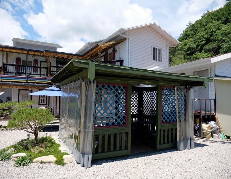 평창 더힐링펜션 (Pyeongchang The Healing Pension)