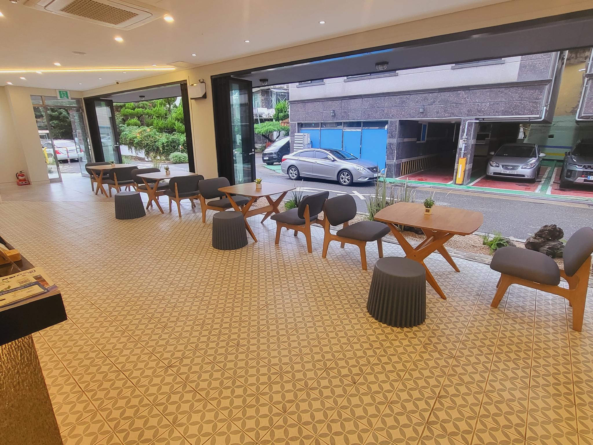 호텔 라자비 (Hotel raza b)