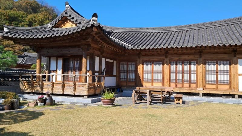 청주 솔향 한옥 펜션 (Cheongju Solhyang Hanok Pension)