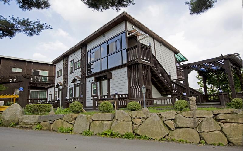 예산 숲속의정원펜션 (Yesan Forest Garden Pension)