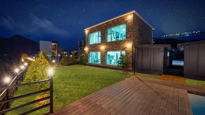 River North Pool Villa Pension