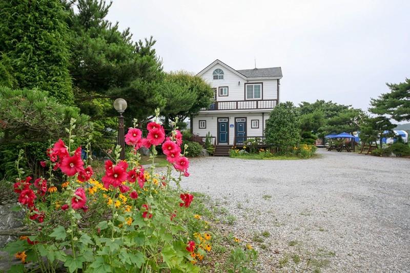 태안(안면도) 꽃지화이트펜션 (Taean (Anmyeondo) Kkotji White Pension)
