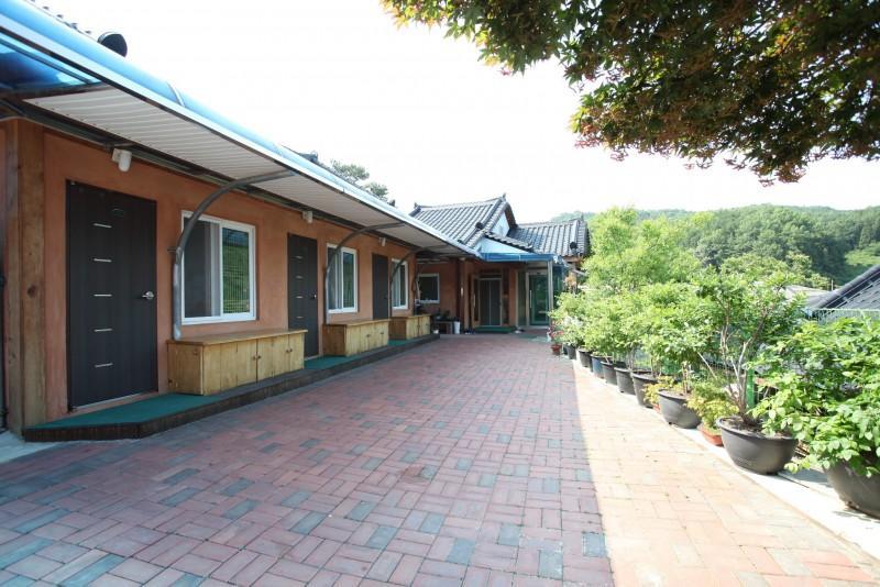 장성 축령산편백하우스펜션 (Jangseong Chungnyeongsan Pyeonbaek House Pension)