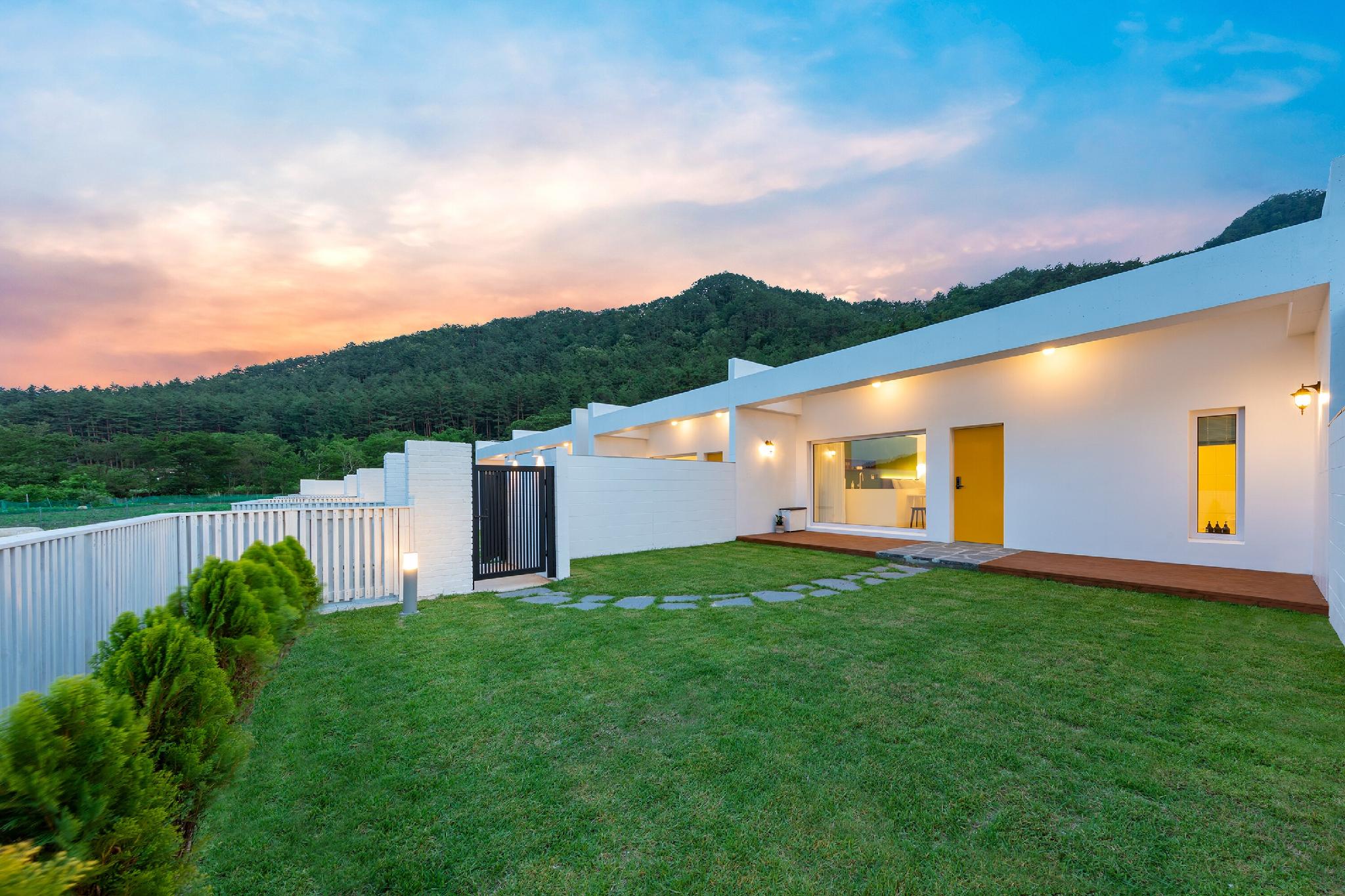 오후 세시 (Gangneung 3PM Pension)