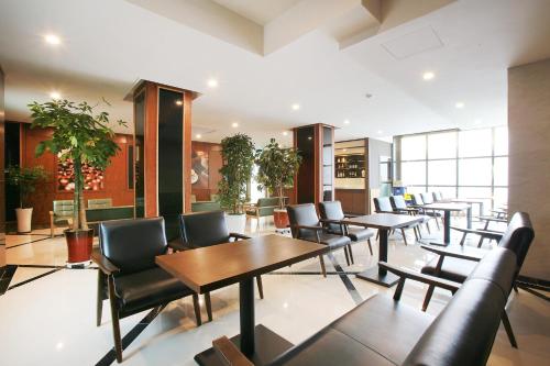 호텔 골든 힐 (Hotel Golden Hill)