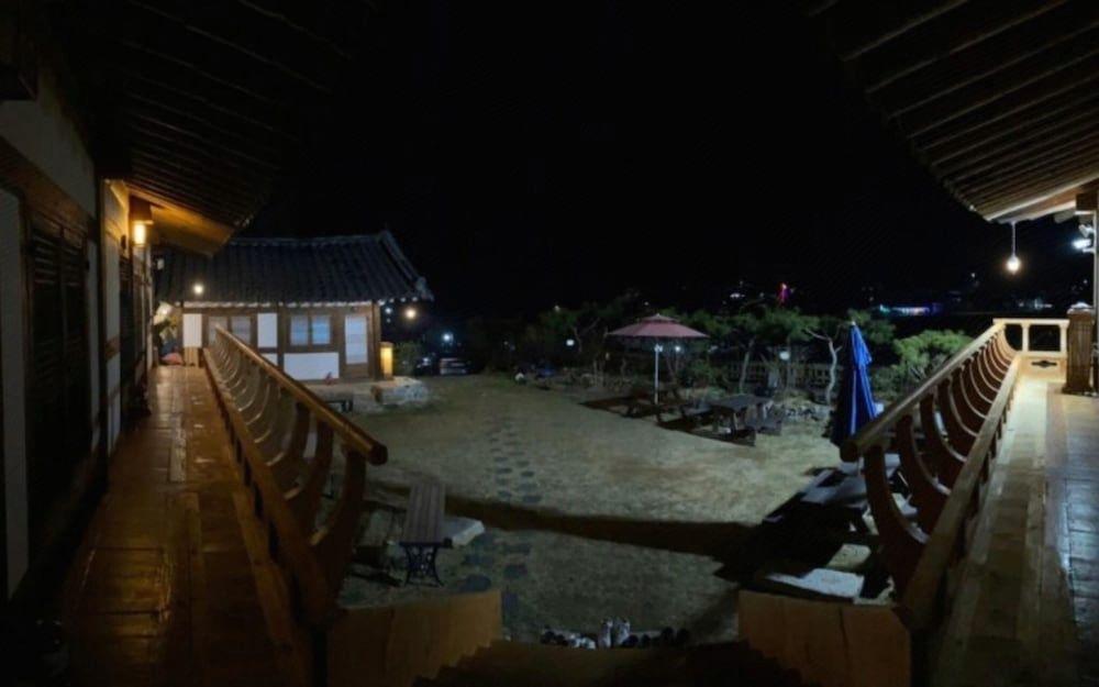 단양 단양정한옥펜션 (Danyang Danyangjeong Hanok Pension)