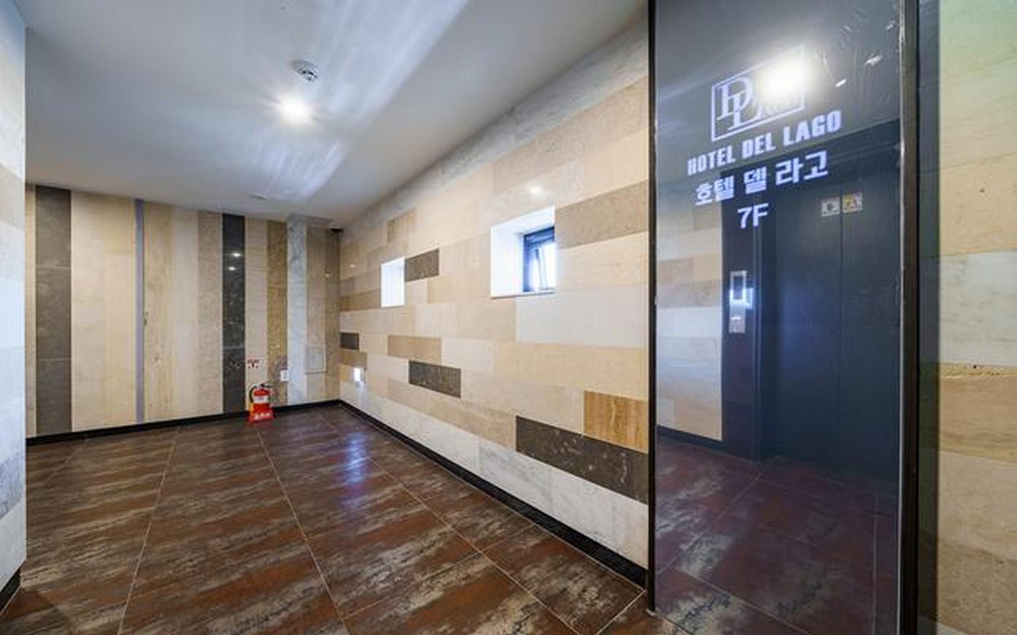 수원 시청 호텔 델 라고 (Suwon City Hall Hotel del Lago)