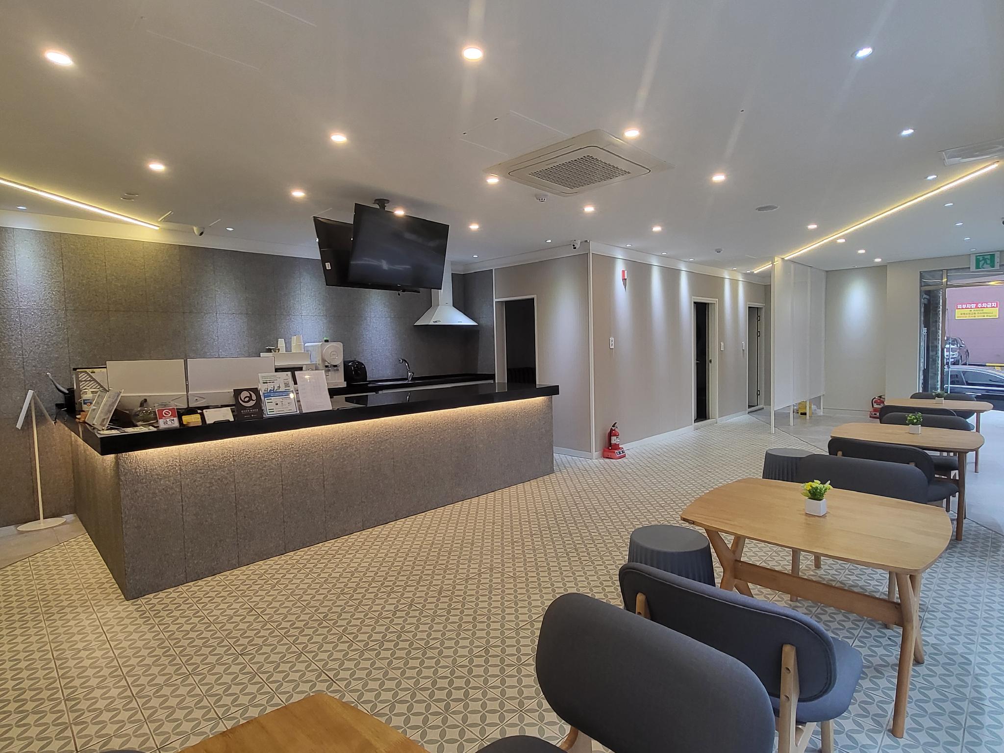 호텔 라자비 (Hotel raza b)