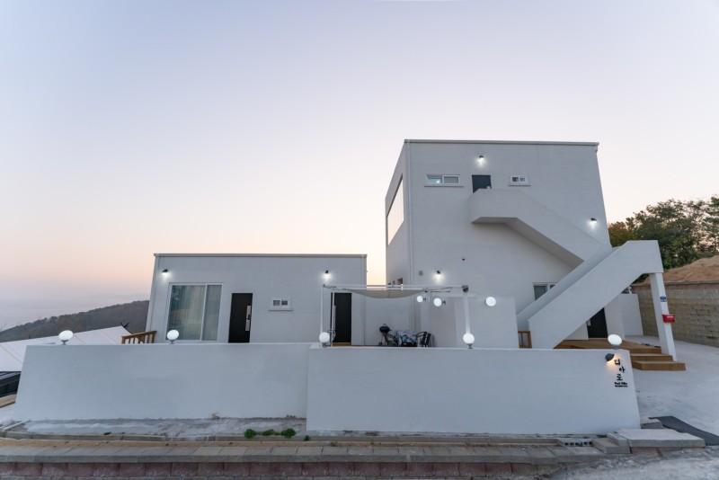 영덕 디아로풀빌라펜션 (Yeongdeok Diaro Pool Villa Pension)