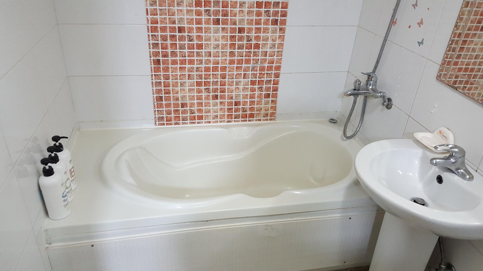 우산속모텔 (Umbrella Motel)