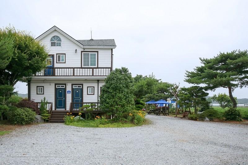 태안(안면도) 꽃지화이트펜션 (Taean (Anmyeondo) Kkotji White Pension)