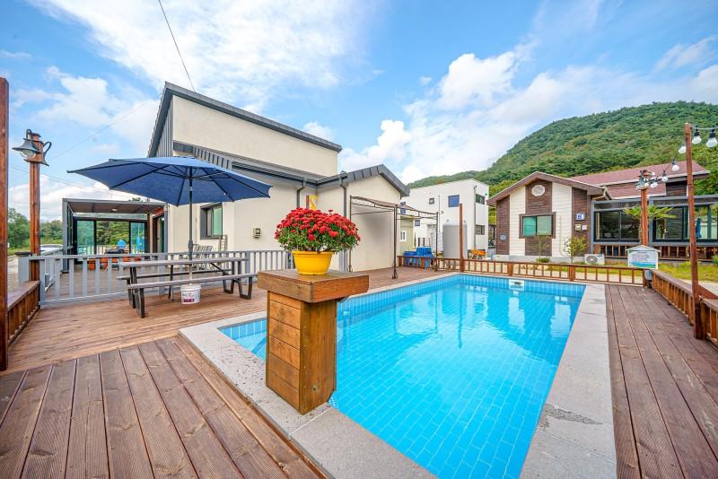 경주 와일드풀빌라펜션 (Gyeongju Wild Pool Villa Pension)