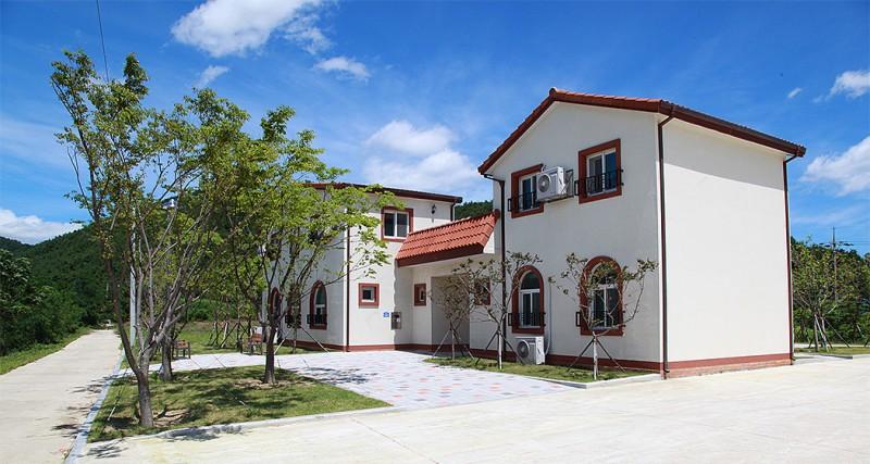 고성 송정마을 수목화 펜션 (Goseong Songjeong Village Sumokhwa Pension)