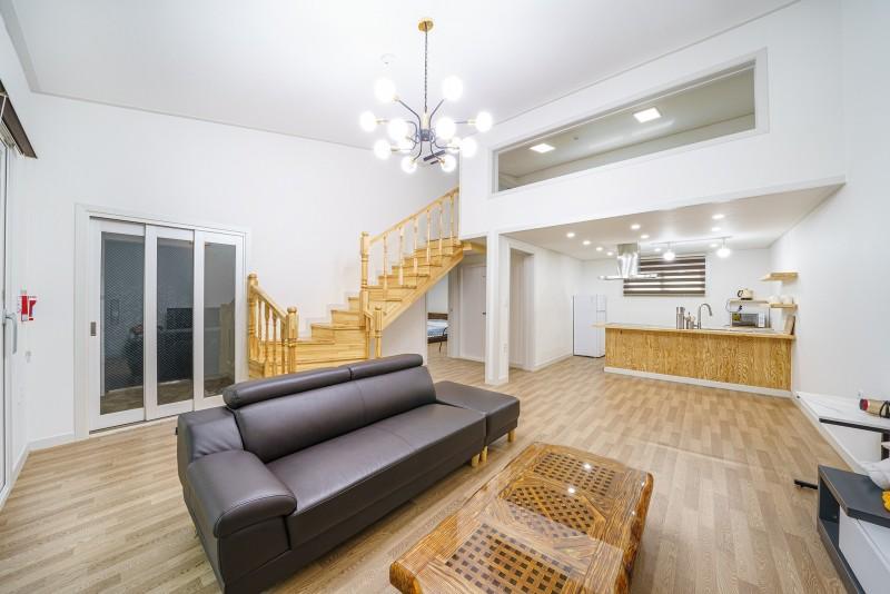 제천 화이트풀빌라 (Jecheon white pool villa)