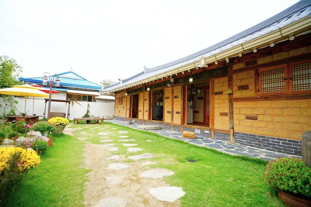 전주 한옥 마을 담소 (Jeonju Hanok Maeul Damso)